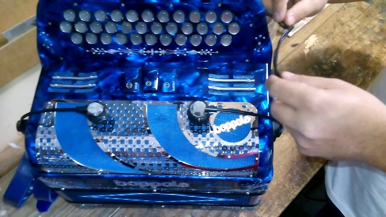 Como instalar micrófono Crown en el acordeon