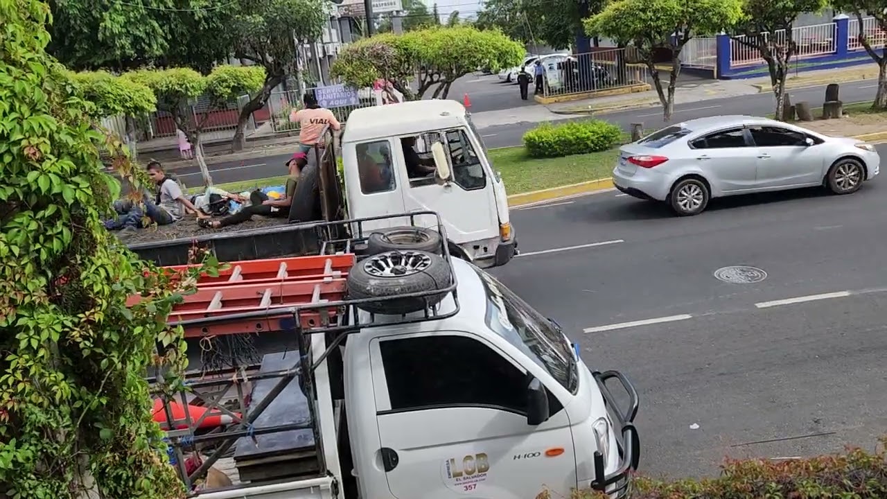 Ejército Salvadoreño ..patrullando...