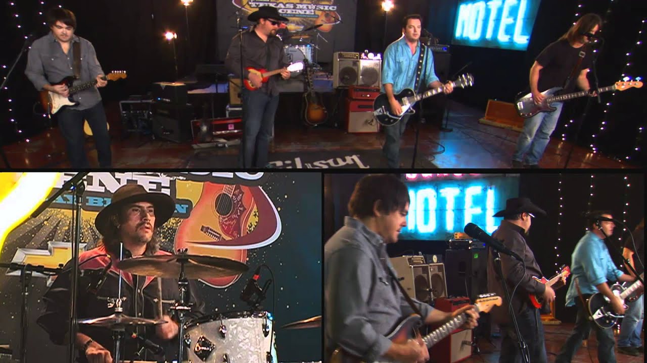 Reckless Kelly performs 