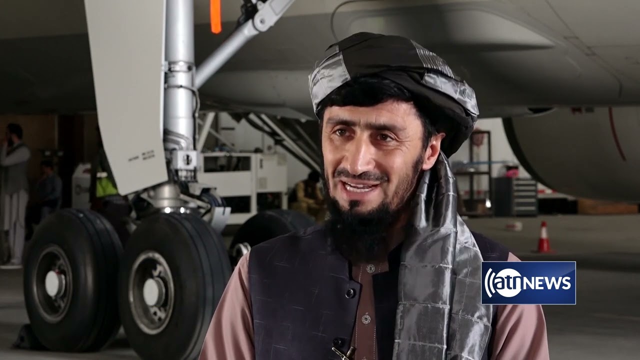 Afghan engineers technically check an airplane | بررسی نخنیکی یک طیارهت توسط انجنیران افغان