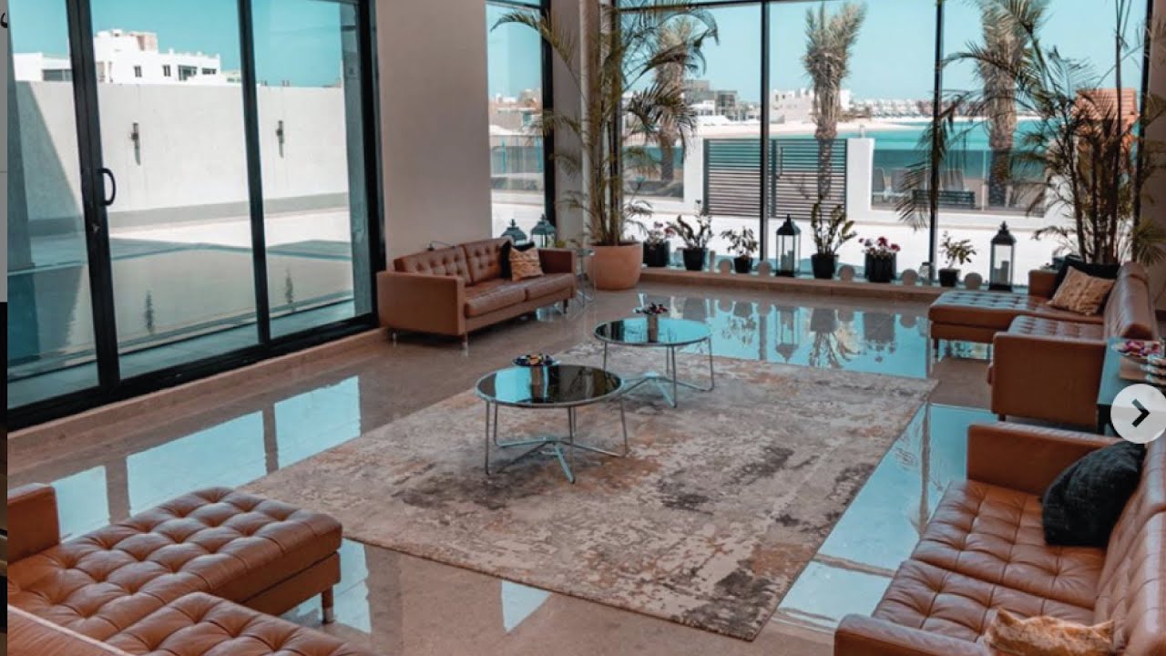 للبيع شاليه في مدينة صباح الأحمد البحرية على مساحة 1722 متر مربع مع مسبح خارجي مميز