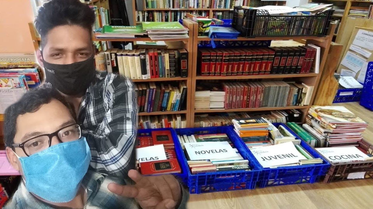 Explorando Bazar de libros viejos en la Plaza Veracruz en la CDMX