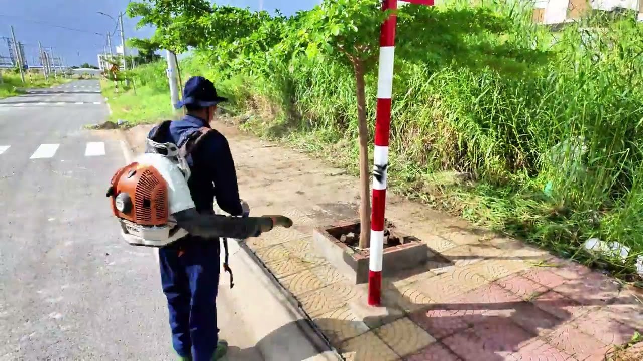 Старик просто хотел чистый уголок, чтобы посидеть – мы не могли отказать