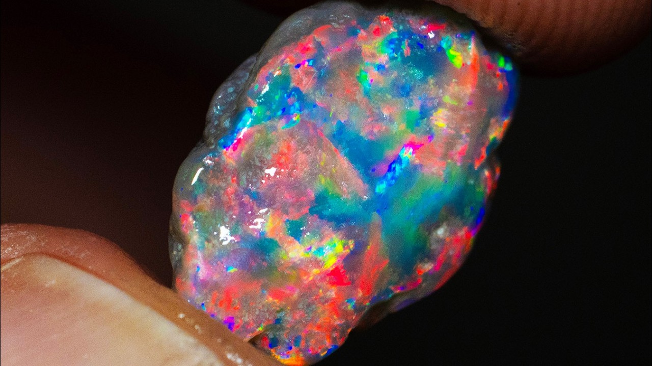 From Rough Opal to Gem - The Fine Detail in Cutting a Perfect Opal