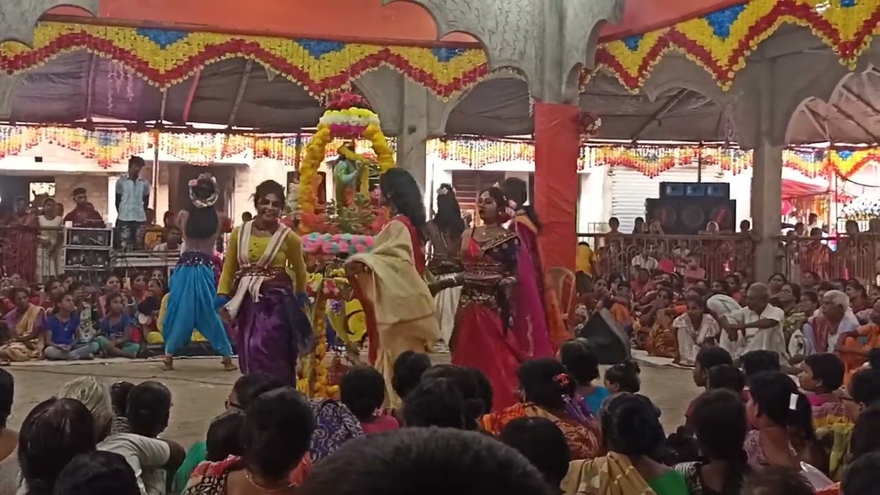 নামের মাধ্যমে রাস লীলা 🥰 Radhe Radhe 🙏💝 video ti valo lagle like comment share korte vulona 🙂😶 