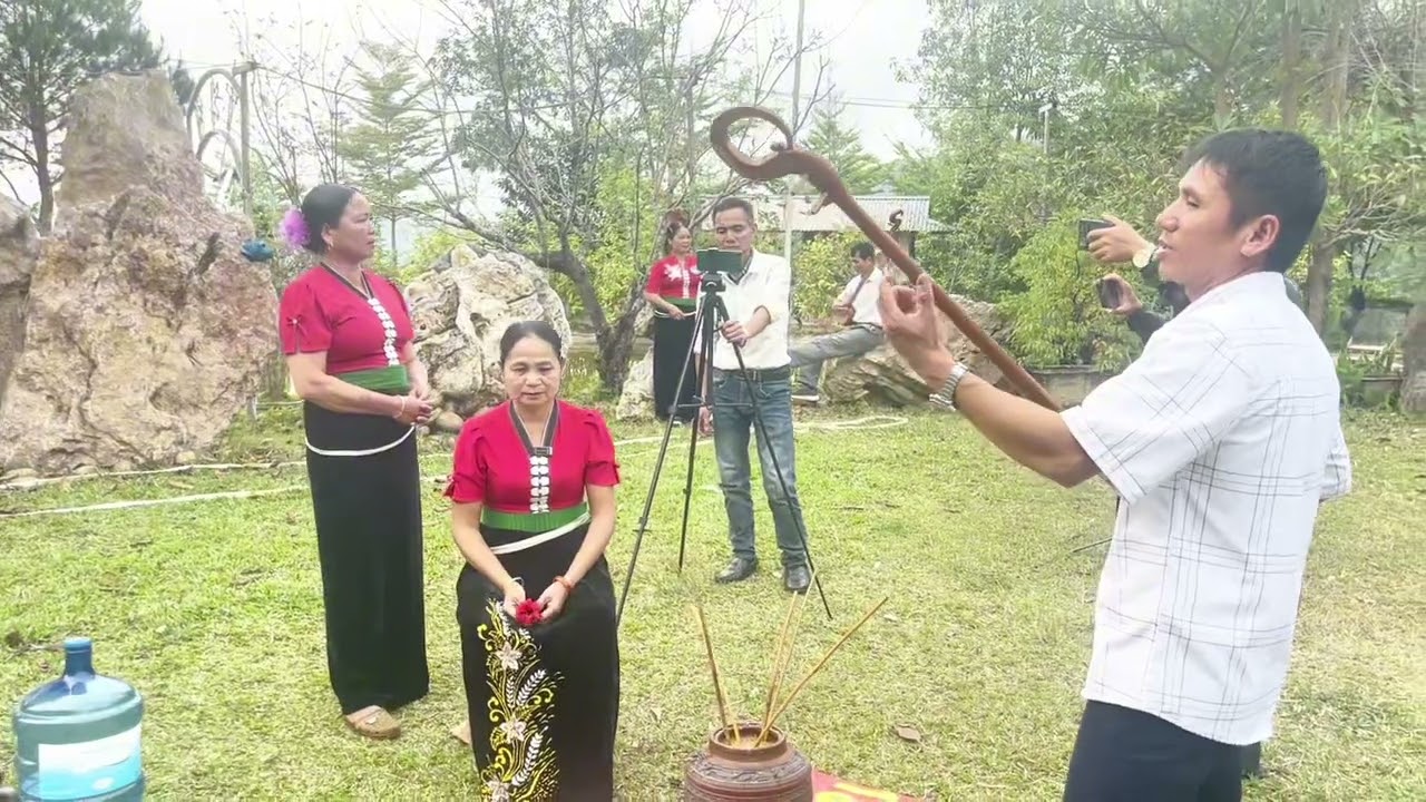 HÁT GIAO LƯU UỐNG RƯỢU CẦN TẠI ĐỒI TÌNH YÊU THẲM PHÉ