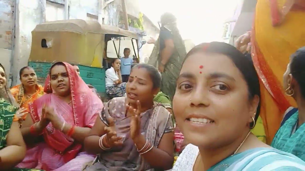 खोए गयो बाजूबंद रसिया होली में