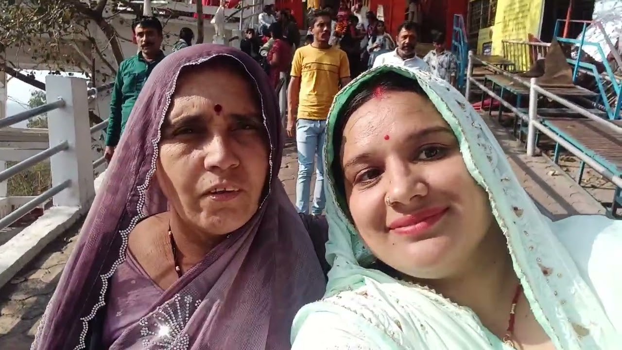 आज हम पहुंच गए हैं देवास वाली टेकरी माता के दर्शन करने 🙏🙏