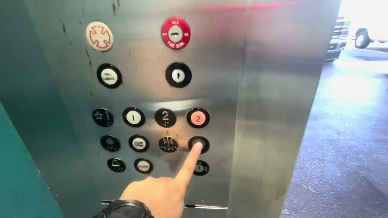 Delaware hydraulic Glass Elevator @ Tradewinds Shopping Plaza Key Largo FL Valentine day Special ❤️