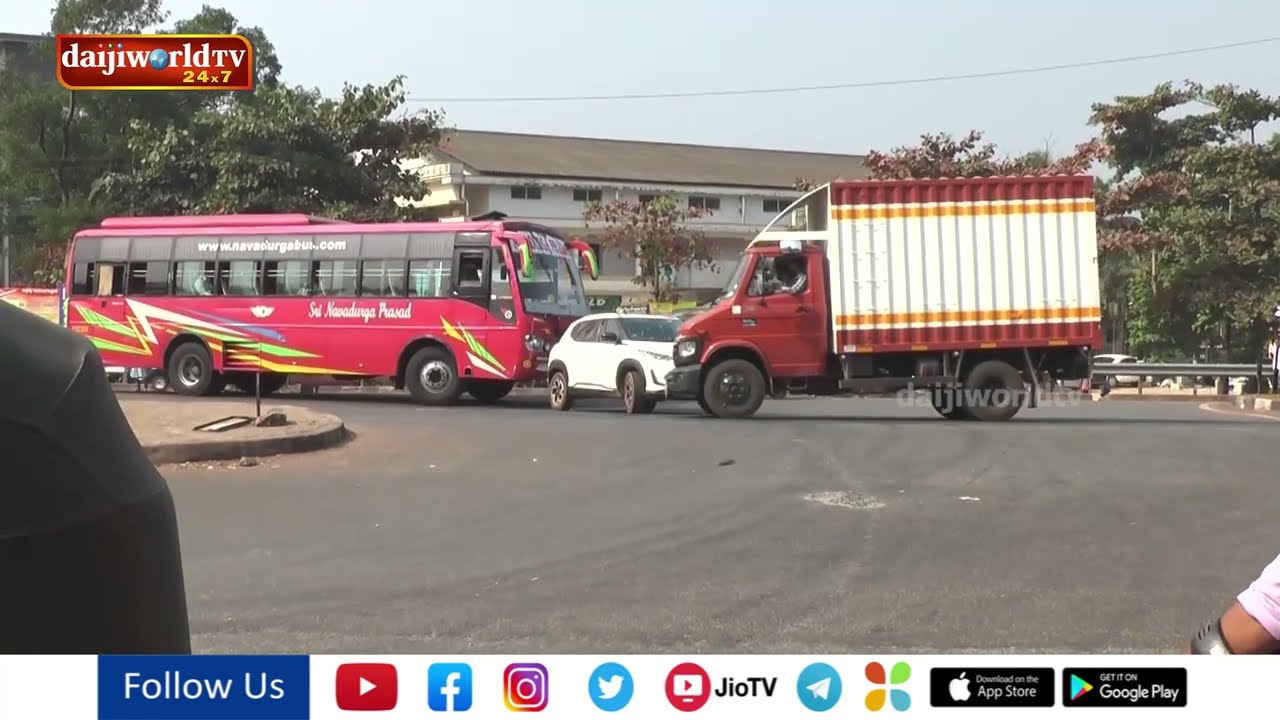 ಪಾರ್ಕಿಂಗ್ ಸ್ಥಳವಾಗಿ ಮಾರ್ಪಟ್ಟ ಬ್ರಹ್ಮಾವರದ ನೂತನ ಸರ್ವಿಸ್ ರಸ್ತೆ | Daijiworld Udupi 