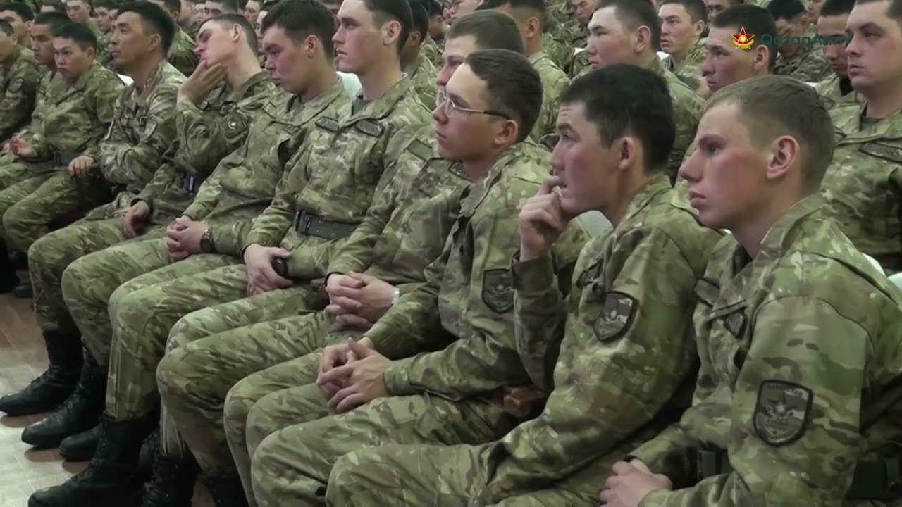 Әскери полиция бөлімнің қызметкерлері мен теолог мамандары сарбаздармен кездесті