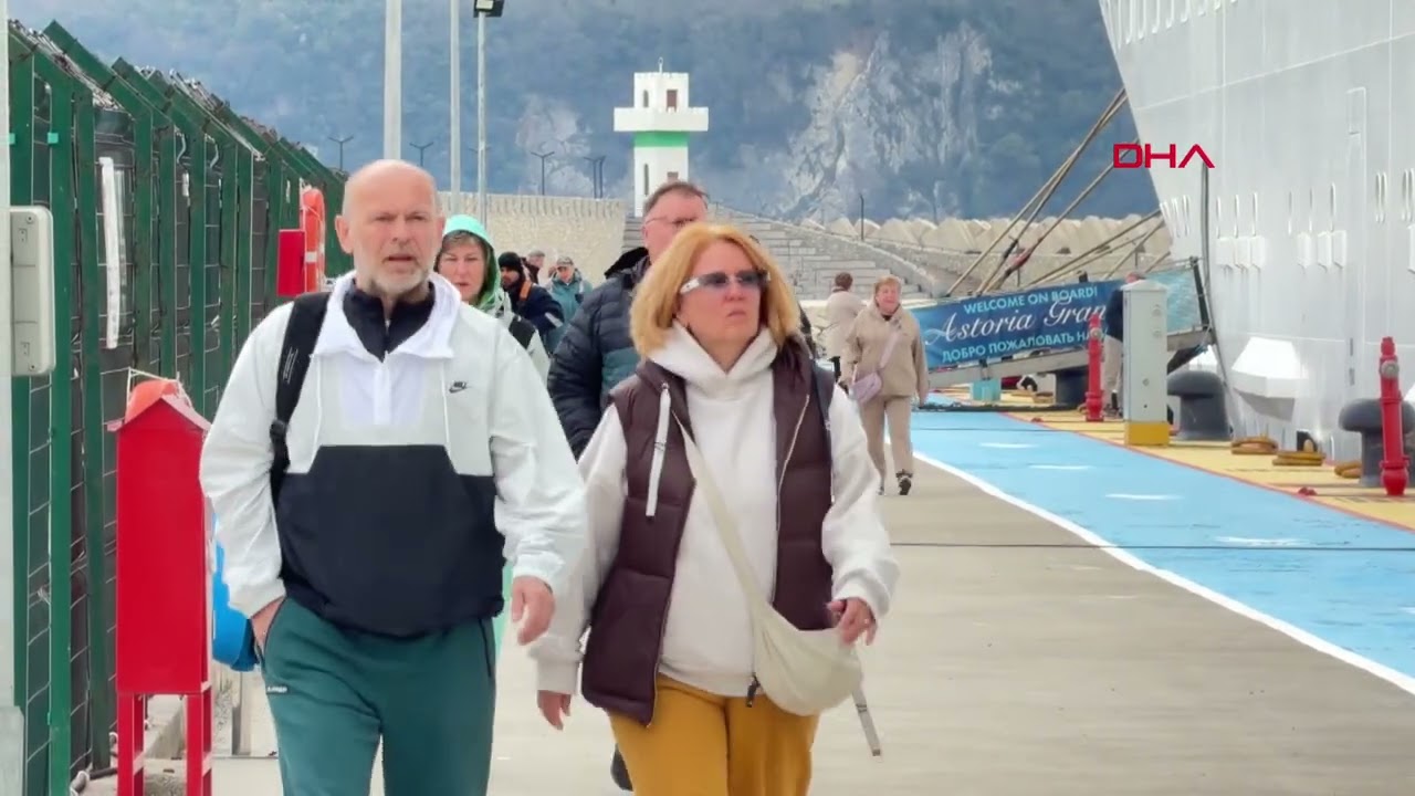 Amasra'ya kruvaziyerle 2026 yılının ilk turistleri geldi