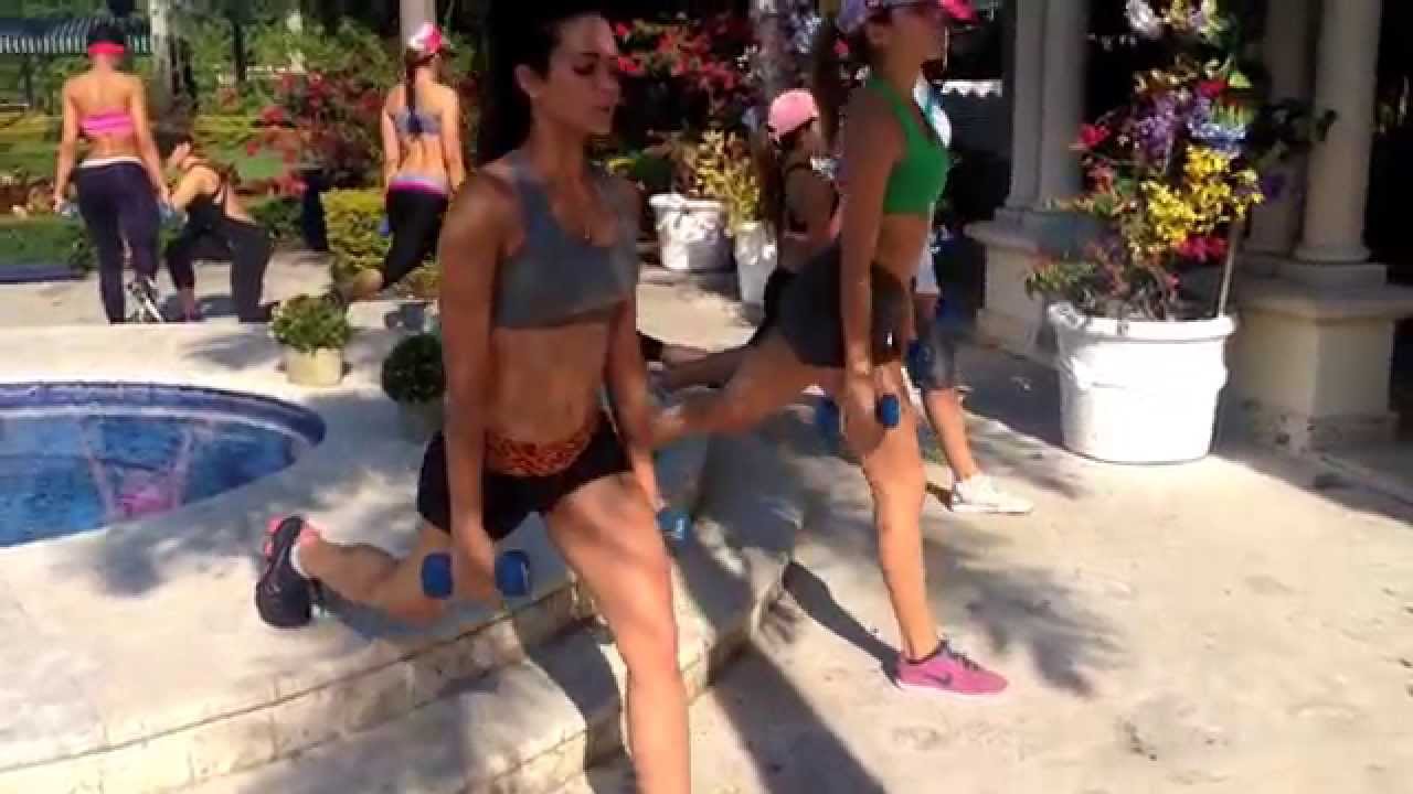 Entrenamiento de Claudia Molina para quemar grasa, celultis y tonificar pierna en NBL 2014!