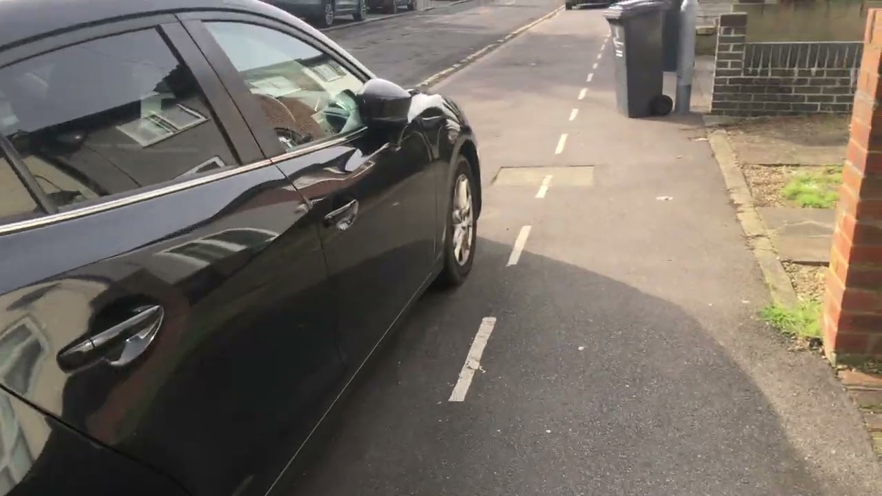 Walking in Hatfield Road in Dagenham 