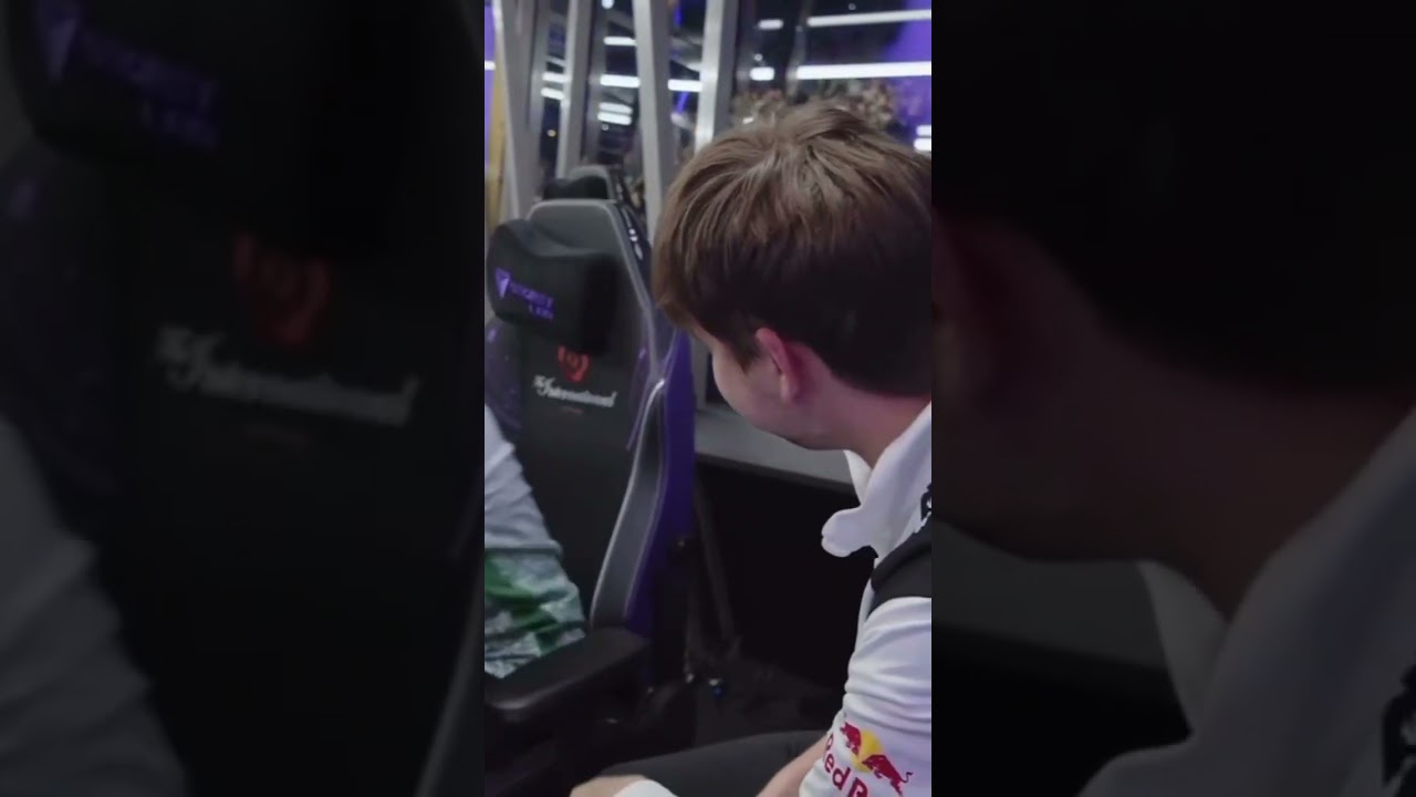 Team Falcons после победы 