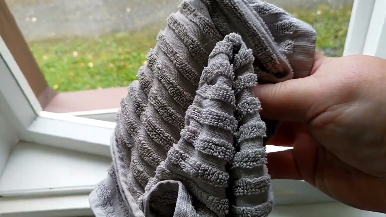 Ikkunan pesua ja uudet verhot