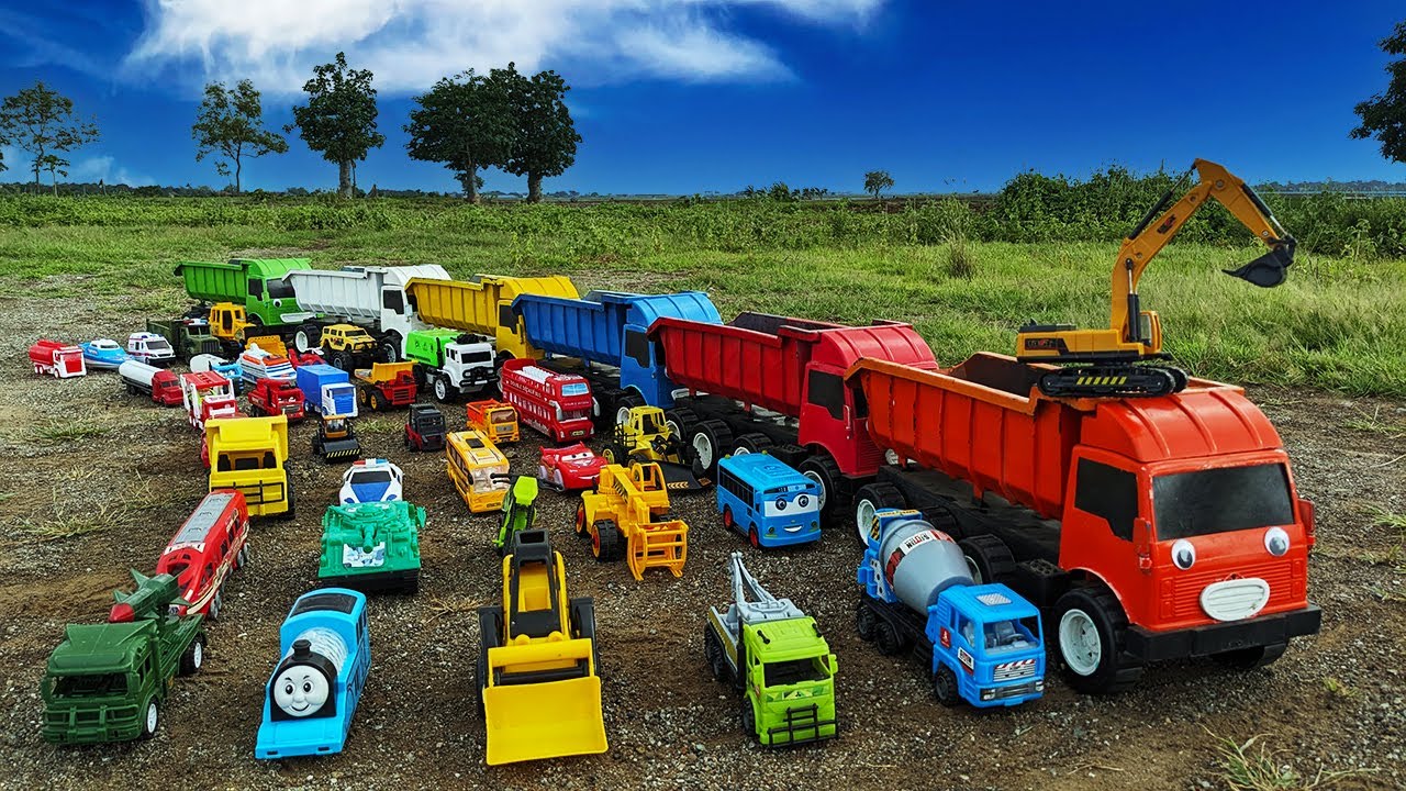 🚓 MANTUL!! Truk Oleng Muat Mainan Mobil Mobilan: Bulldozer, Truk Molen, Mobil Tayo, Kereta Api 🚛