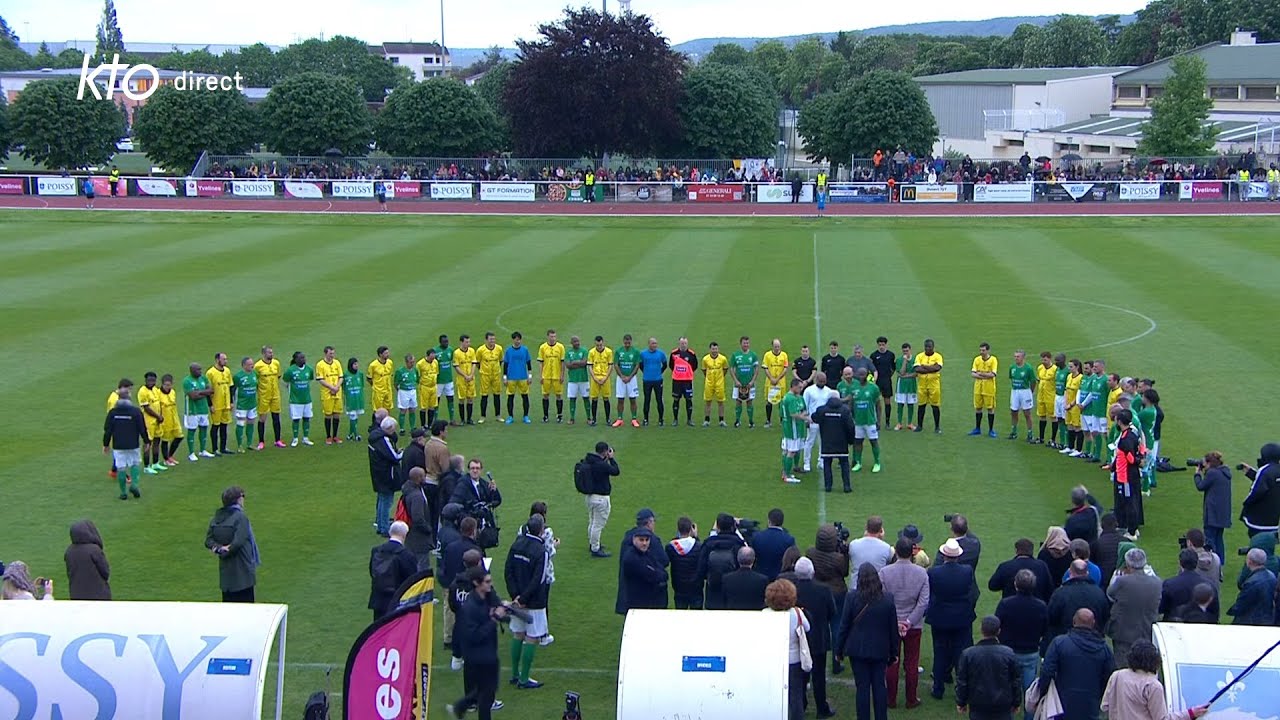 Match de foot entre la S&eacute;lection nationale des pr&ecirc;tres et le Vari&eacute;t&eacute;s Club de France