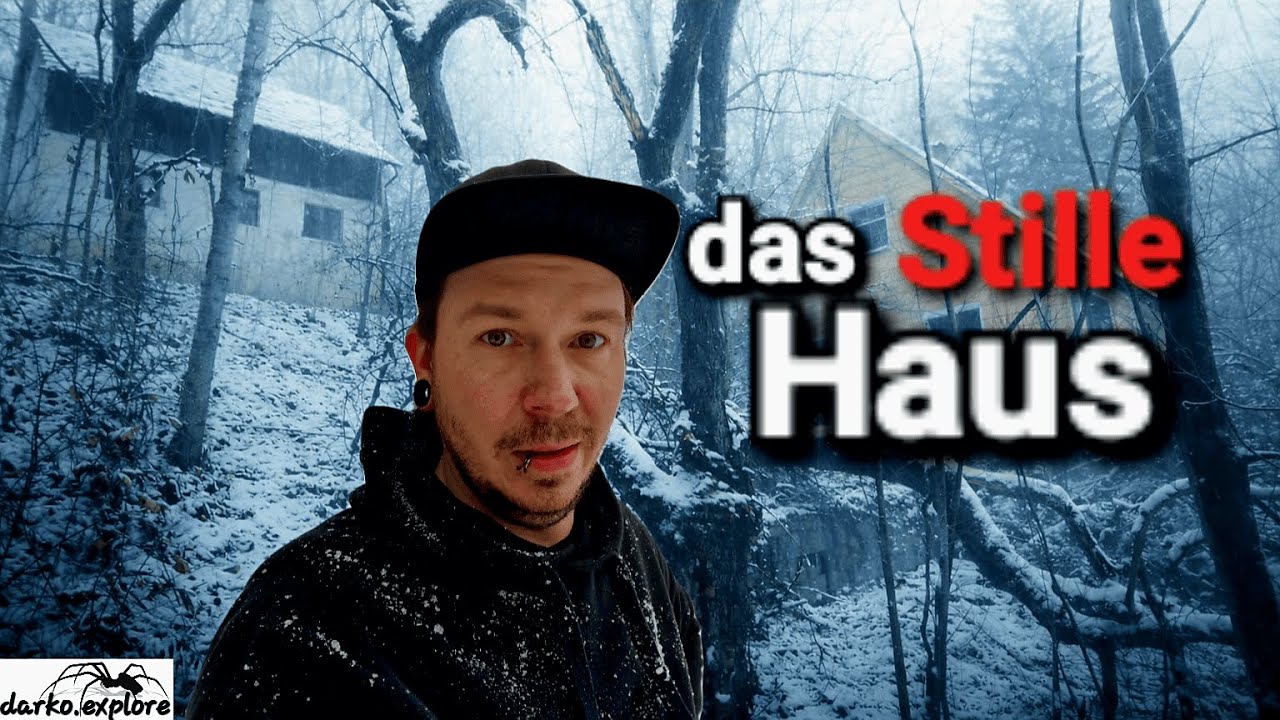 Autos fahren vorbei, doch niemand kennt seine Geschichte. Ich erkunde ein kleines Wohnhaus.
