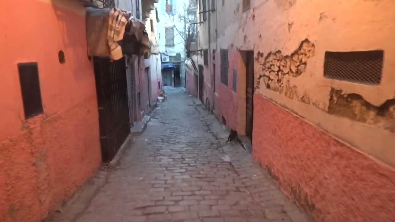 بعض شوارع و أزقة قسنطينة...Quelques lieux et ruelles de Constantine.