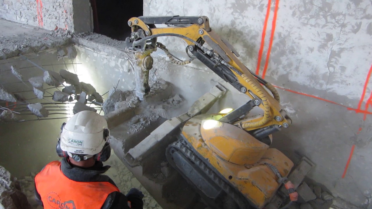 CARON DEMOLITION D&eacute;molition escalier b&eacute;ton arm&eacute; au robot