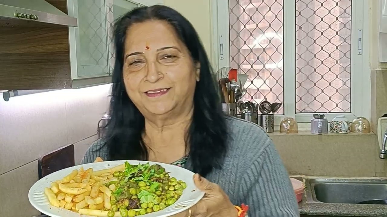 “स्पेशल हरी मटर की चाट 😋 और साथ में रात के डिनर की प्यारी सी तैयारी ❤️”