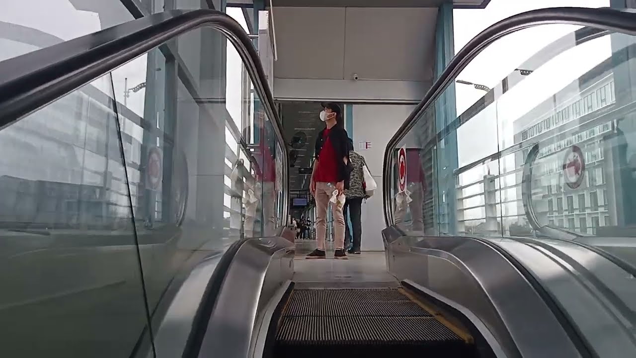 Review halte baru busway Transjakarta tertinggi velbak  skywalk terpanjang