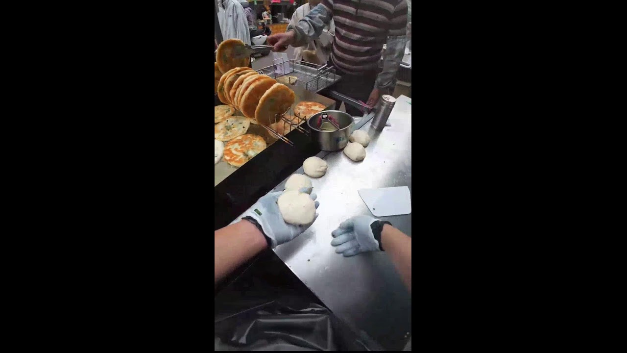 Raw Livestream | Street Vendor Frying Flatbreads | Real-Time Cooking Action
