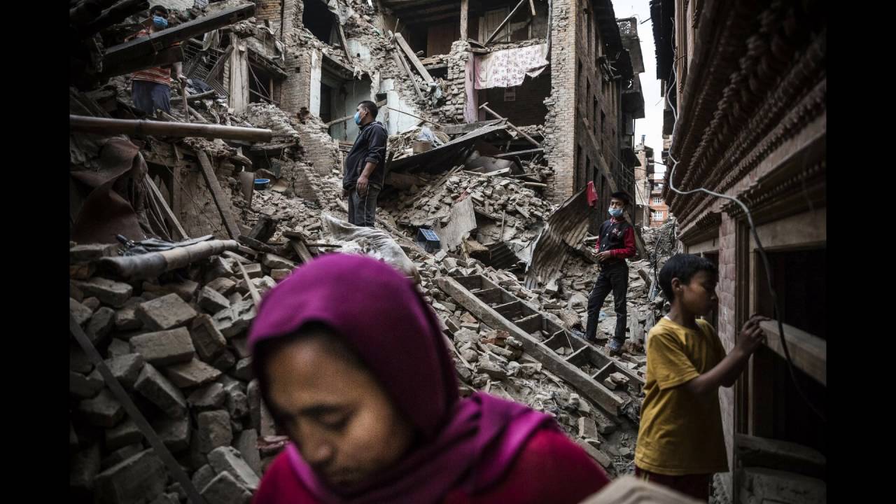 Kolga Award 2016 - VLAD SOKHIN - Earthquake in Nepal