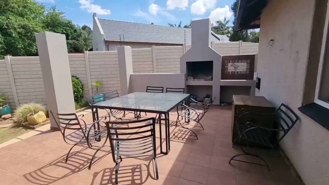 3 Bedroom House & Pool For Sale in Wilro Park, Roodepoort
