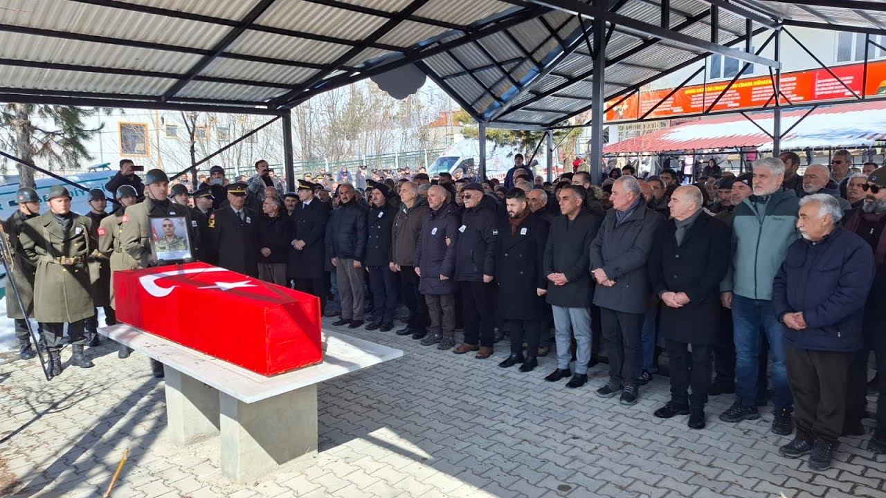 Askerde hayatını kaybeden Canerik, son yolculuğuna uğurlandı