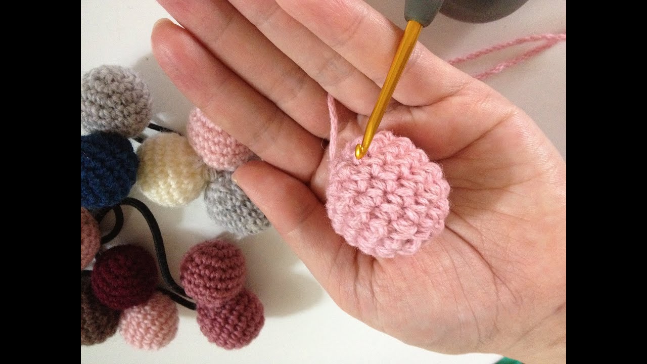 かぎ針で編む簡単ニットボール（Knit ball）ヘアゴムやオーナメントにも♪