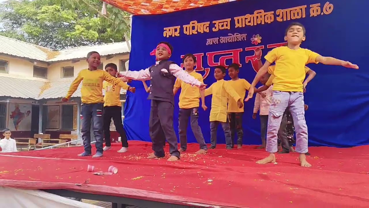 Khaike pan banaras wala by class 2 boys N.P.school no.7 yavatmal 