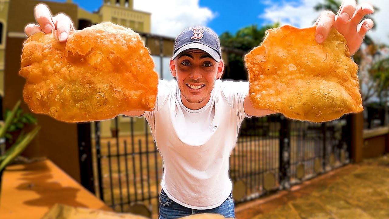 Dijeron Que Tenía Que Probrar Estos Pastelillos Famosos De Puerto Rico!
