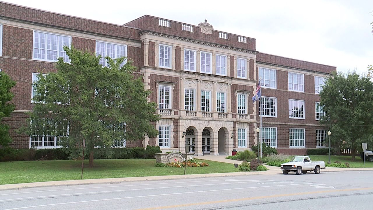 Possible Threat at Kansas School Takes Turn as Window Shattered, Kids Pulled from Building