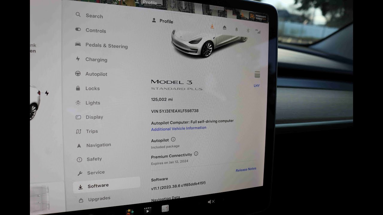 Tesla Model 3 Standard Range Plus 2020 года с пробегом 125 тыс. миль