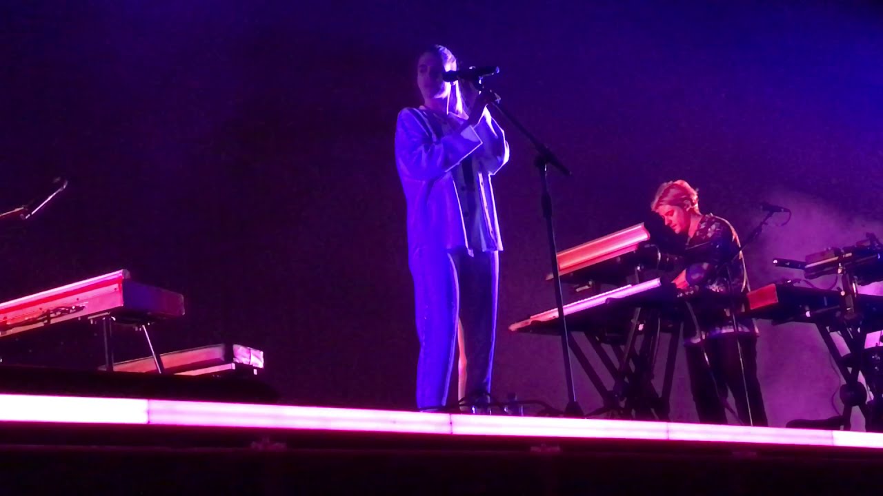 London Grammar - Baby Its You Live @ The Brighton Centre 30/10/2021
