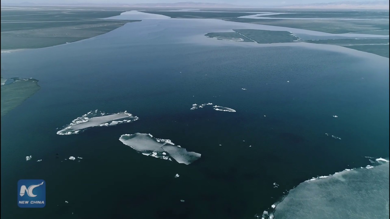 China's largest inland saltwater lake begins to thaw