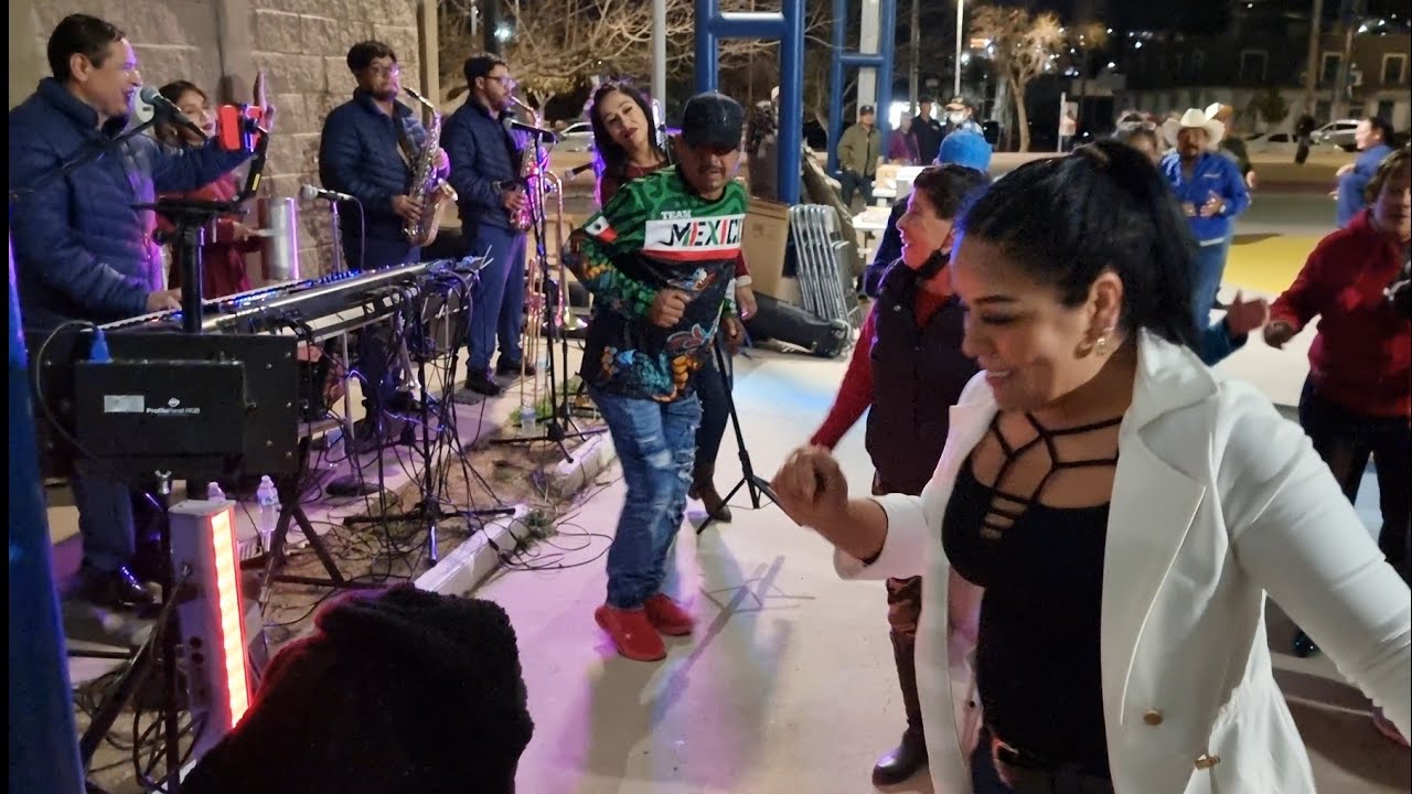 CHIHUAHUA BAILANDO OFFICIAL está en vivo