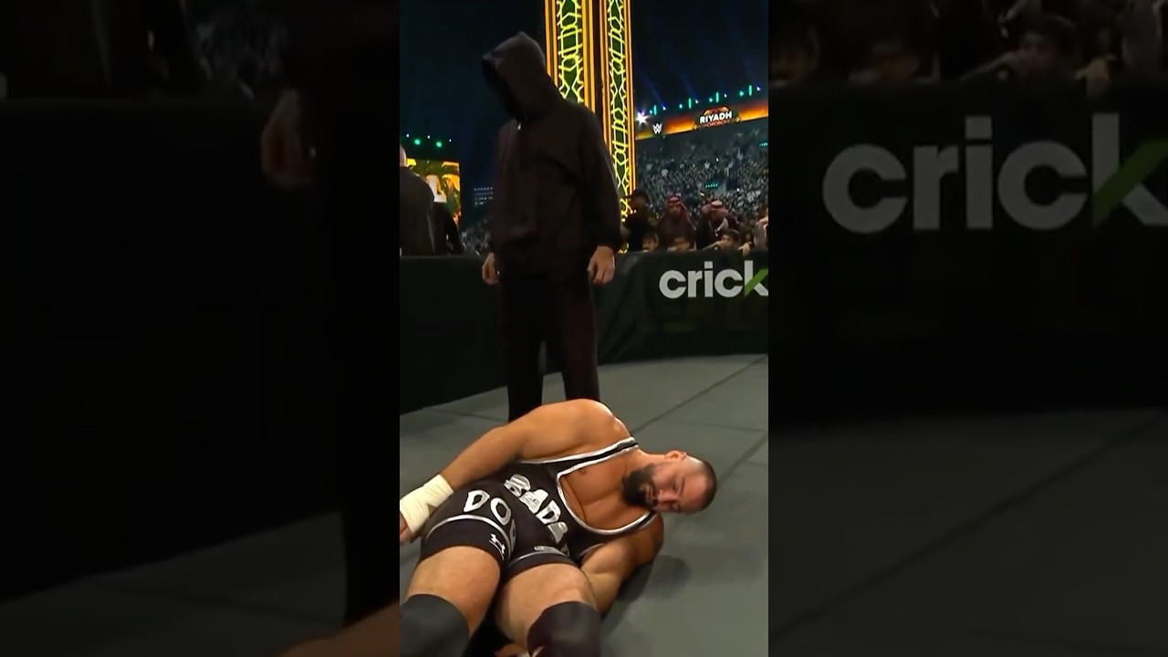 ELIMINATED IMMEDIATELY 😱 A masked man just cost Bron Breakker the the Men&rsquo;s #RoyalRumble Match