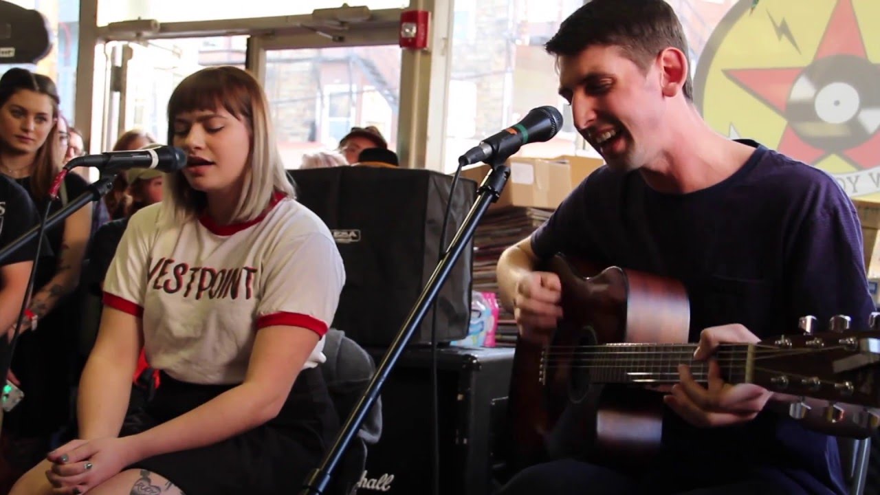Tigers Jaw - Hum / Distress Signal (acoustic)