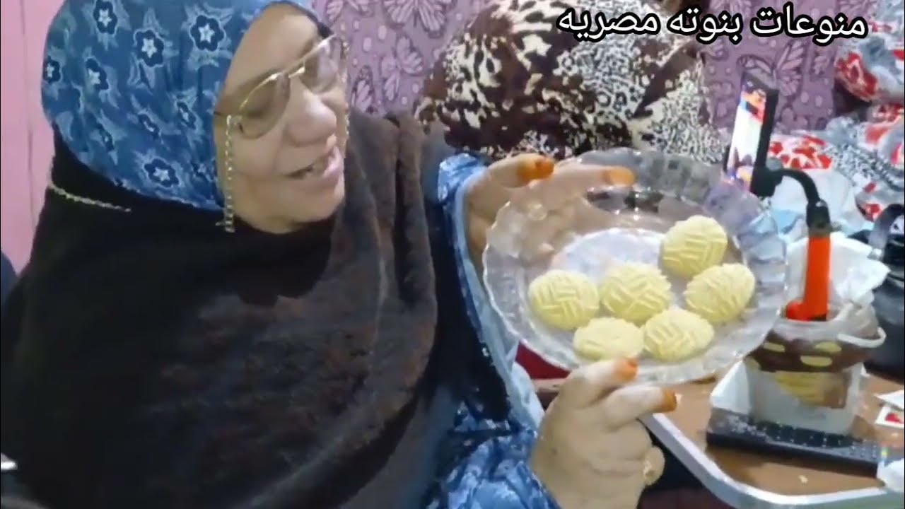 عملنا كعك للعيد ونقشنها ولا اجدعها كعك عريس