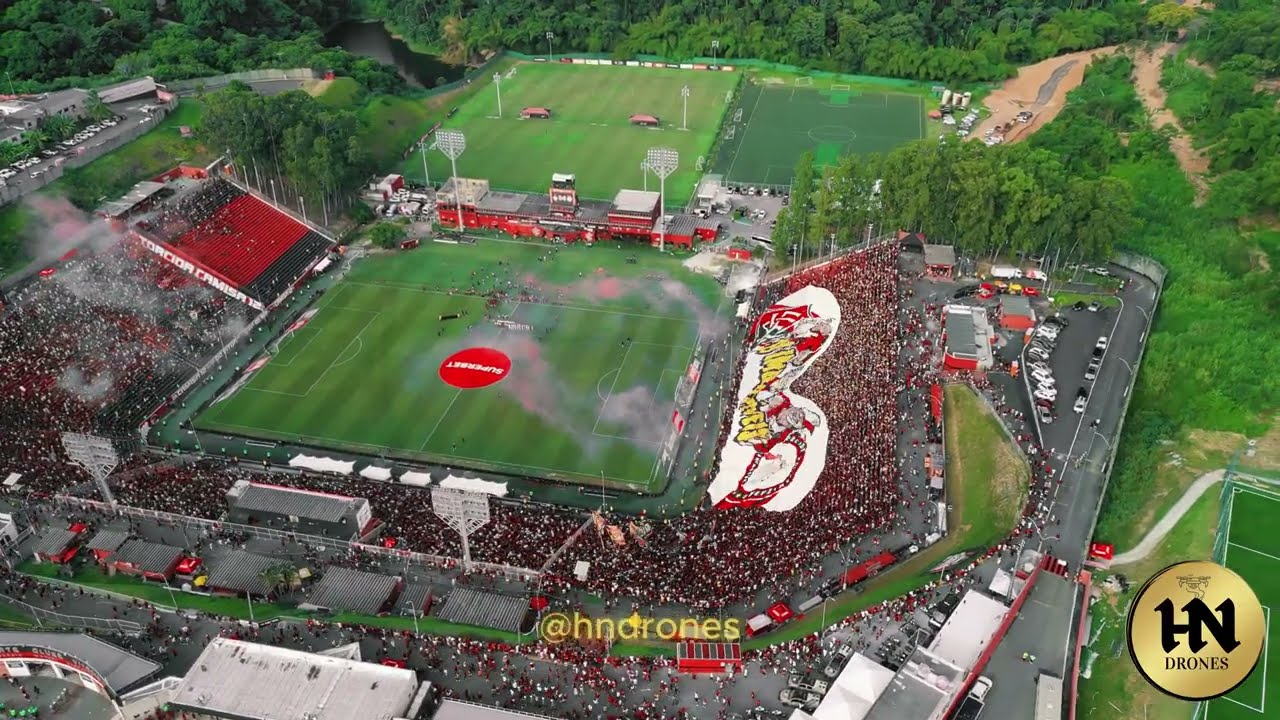 Torcida Os Imbatíveis - TUI dando Show no Barradão #ecv #ecvitória #esporteclubevitoria