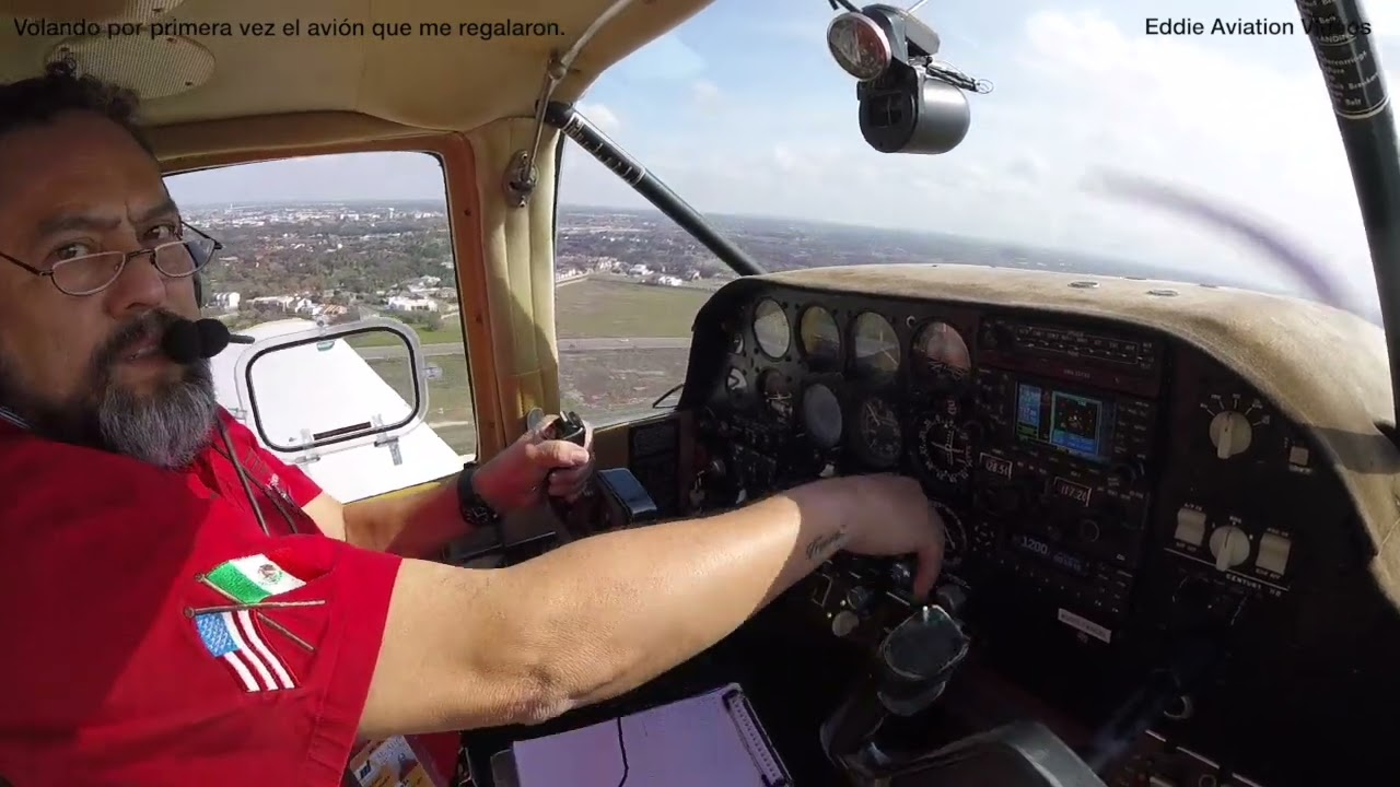 Volando por primera vez el avión que me regalaron.