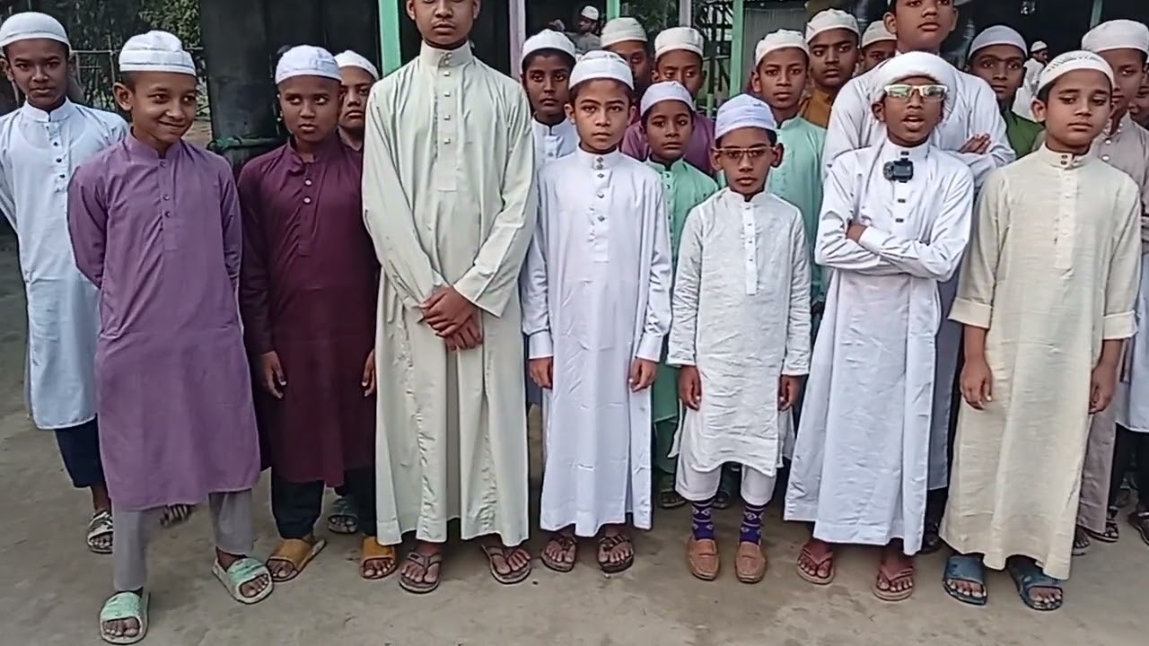 ইসলামী সংগীত পরিবেশন করছেন মোহাম্মদ ইব্রাহিম।