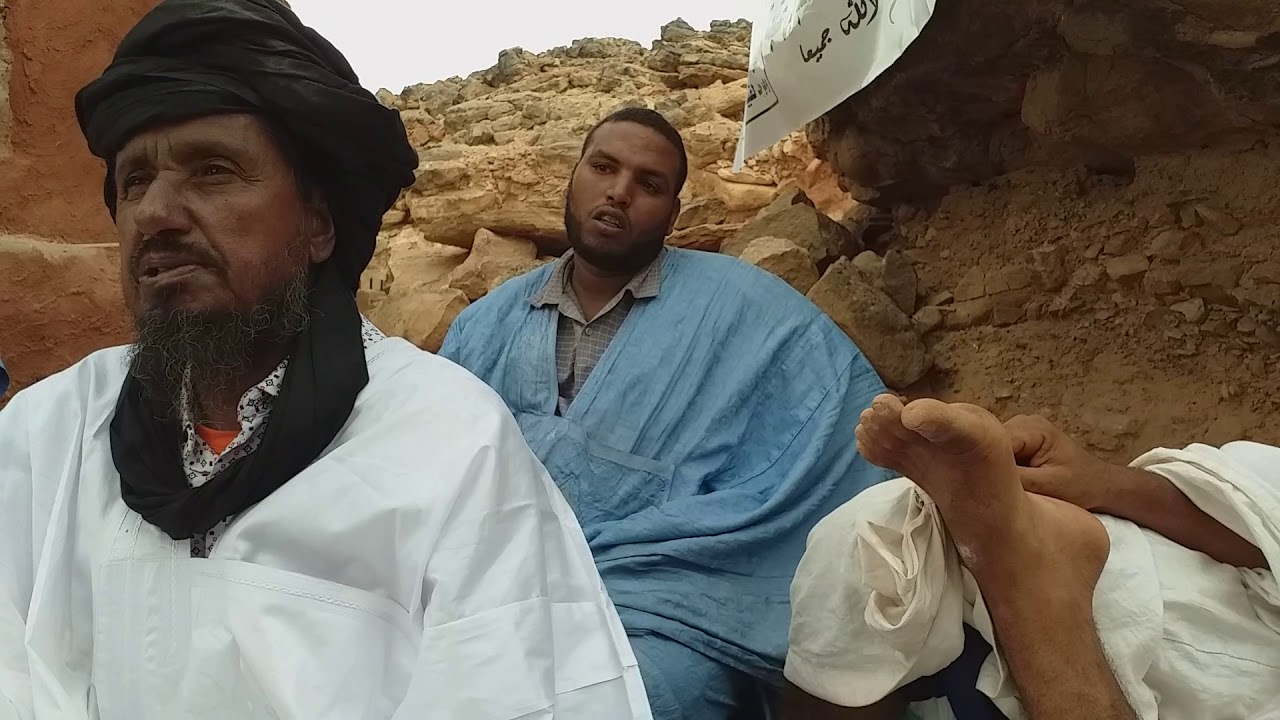 القائم على ضريح للشيخ سيد احمد البكاي بولاته