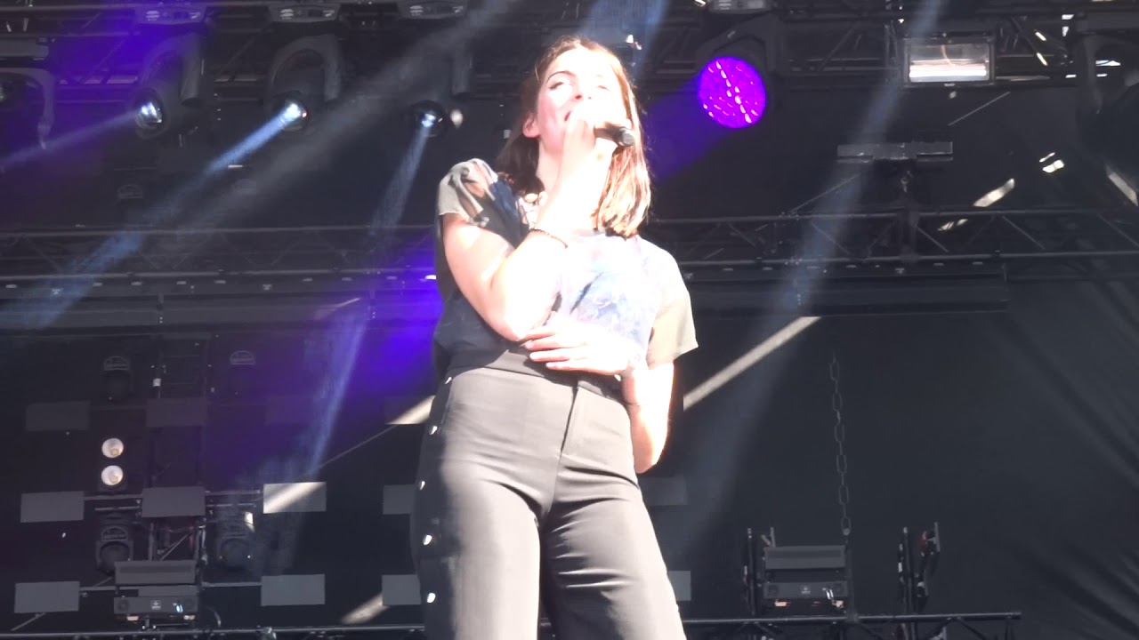 Léa Paci - Adolescent Pirate @ Baudet'Stival (08.07.18)