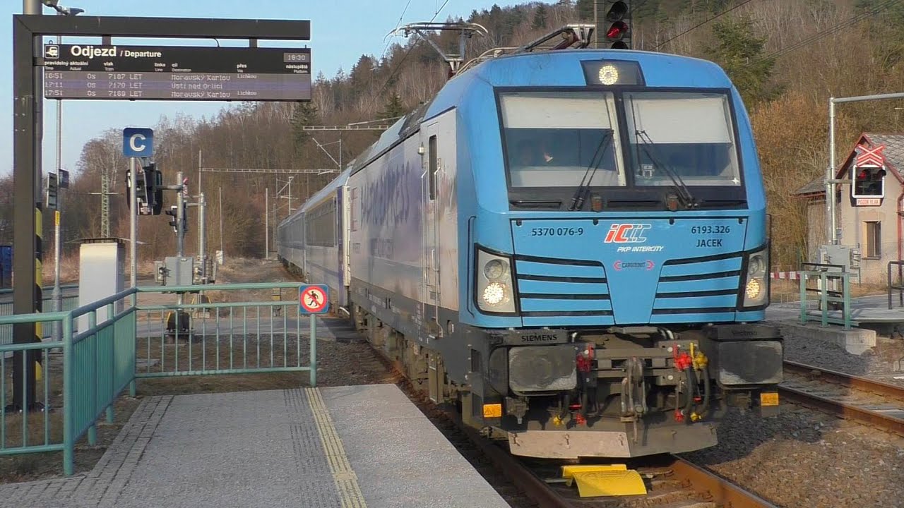 Vlaky EC 263 + EC 260 BALTIC EXPRESS - křižování ve stanici Lanšperk - 8.3.2025