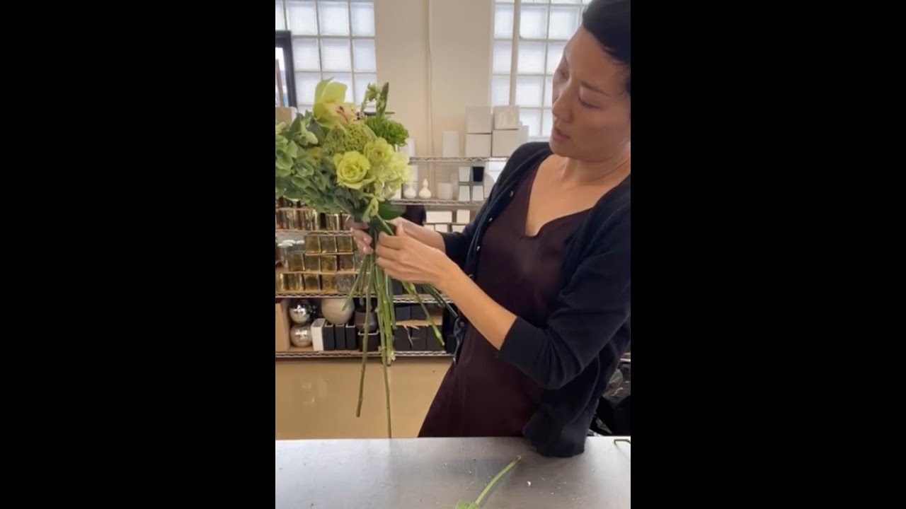 Flower Wednesday : Lush & Green Hand Tied Bouquet