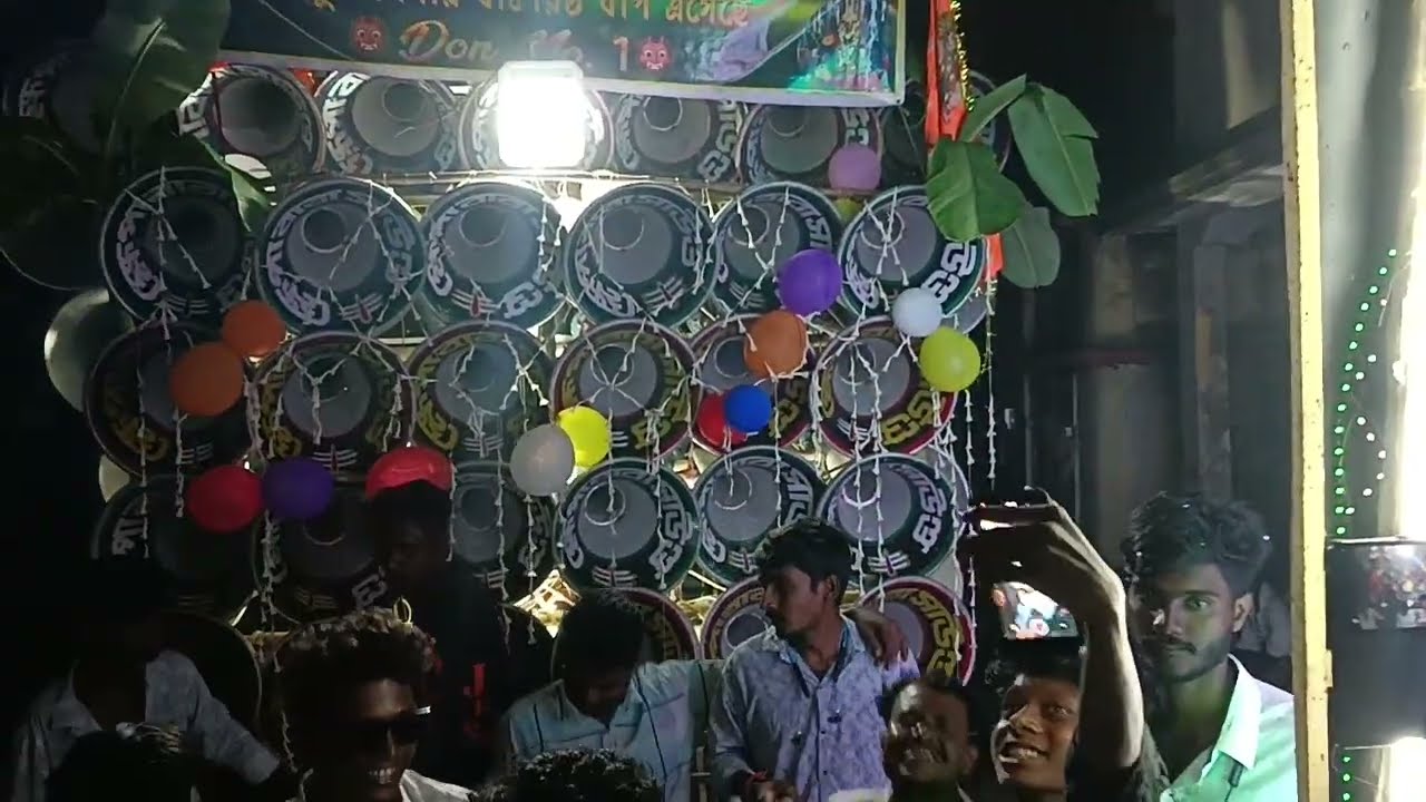 😎 ক্ষ্যাপা বাবা সাউন্ড 😎 রাতের বেলায় পজিশন করছে বন্ধুরা কেমন বাজাচ্ছে দেখো একদম ফুল প্রেসারে।